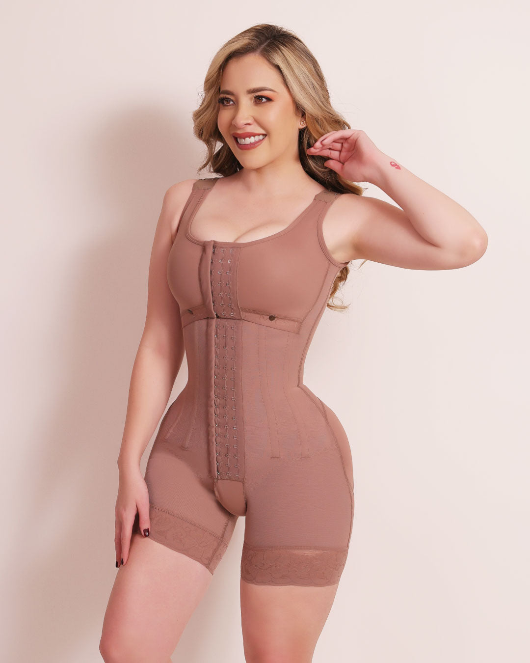 1026 – Bra 3 Hooks & Full Control Body Shaper Short