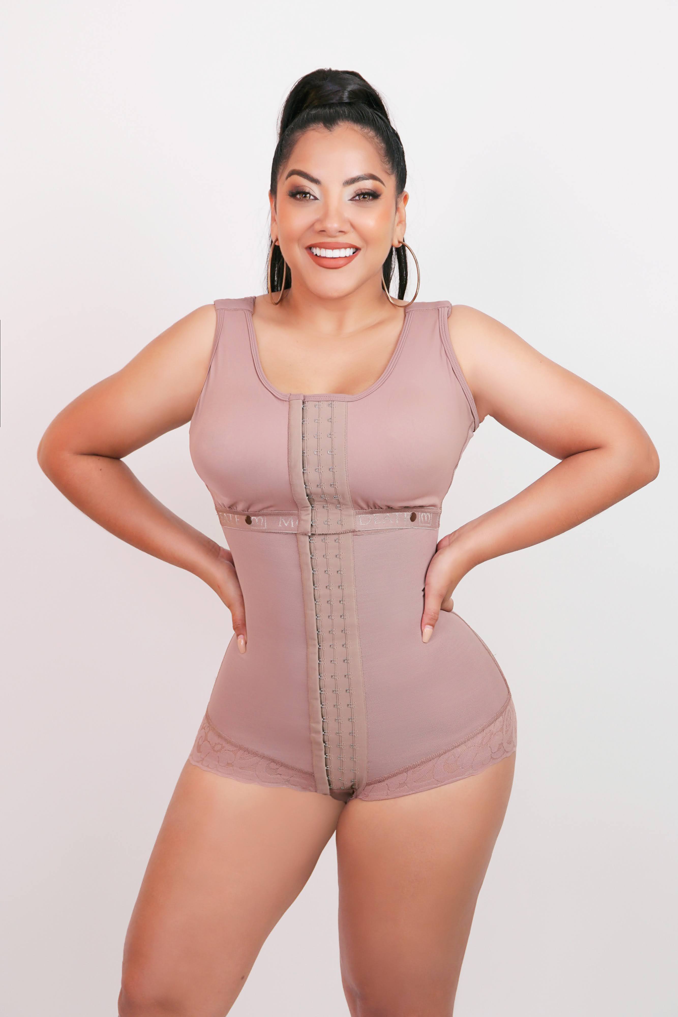 1090 – Bodyshaper with bra and 3 Hooks and Butt Lifter