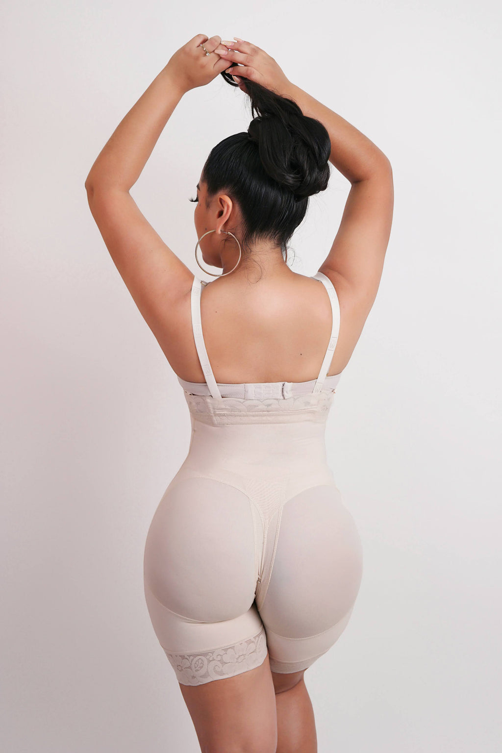 1023 – High Waist Shaper Strapples with 3 hooks and Butt Lifter