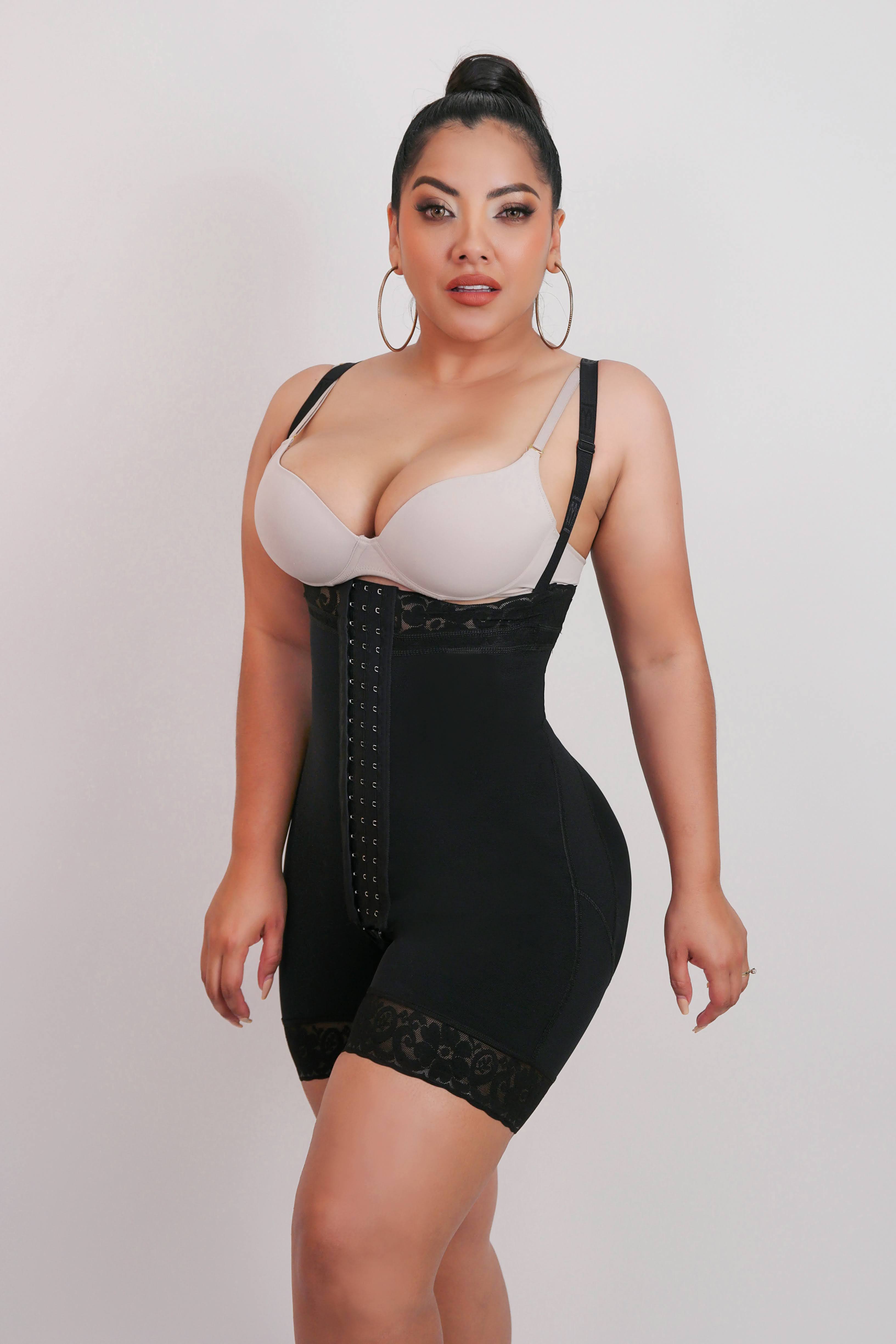 1023 – High Waist Shaper Strapples with 3 hooks and Butt Lifter